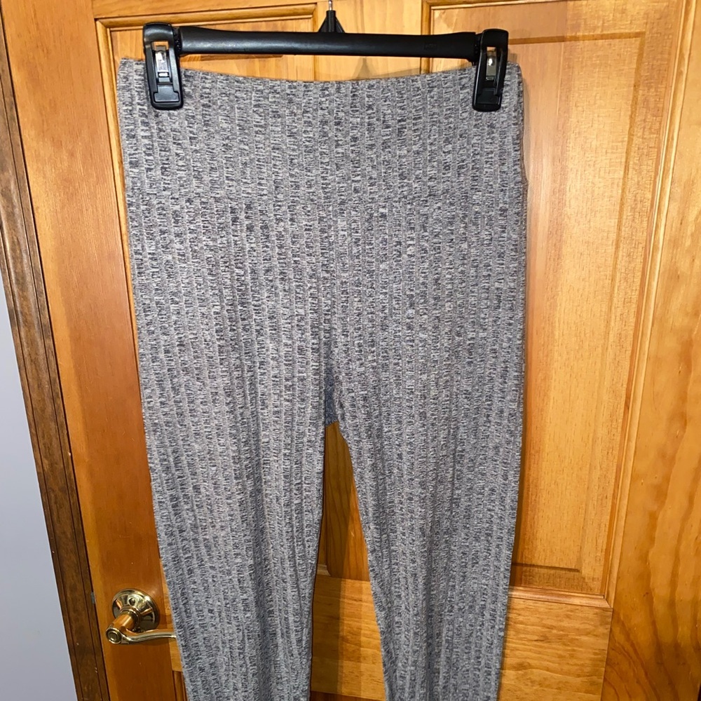Grey ribbed leggings